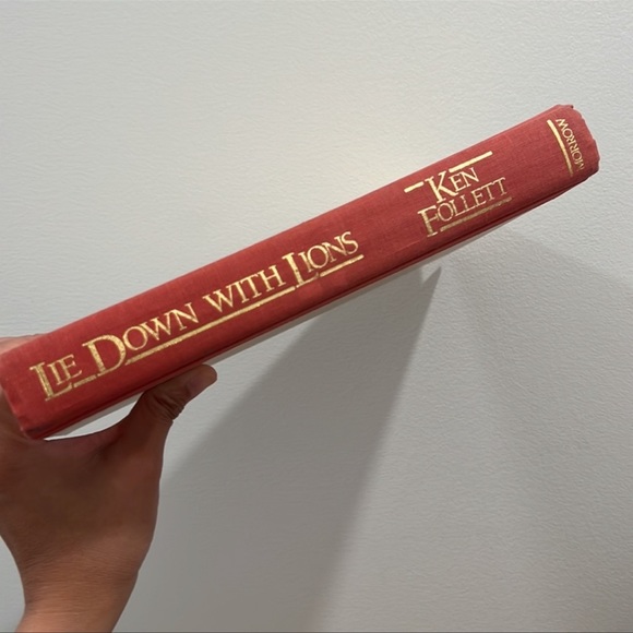 ⭐️3 for $15⭐️ Hardcover | Lie Down With Lions by Ken Follett - Picture 3 of 5